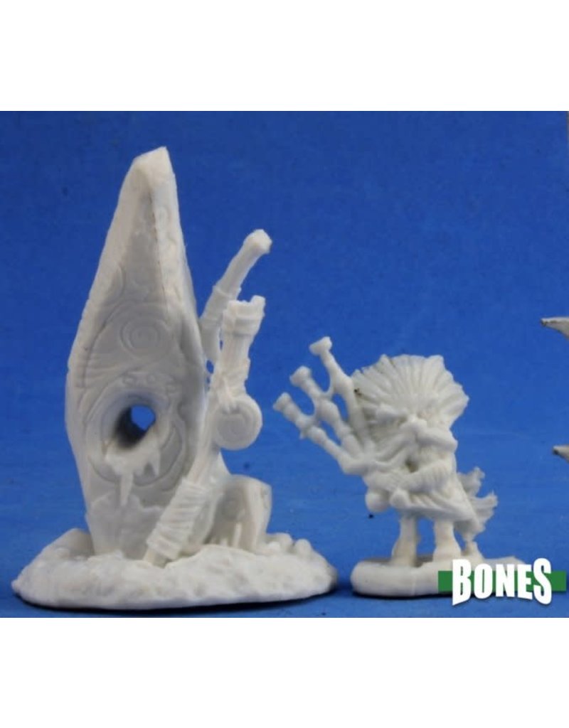 Reaper Miniatures Bones: Highlands Familiar & Menhir AKA Familiar and Stone (77390)