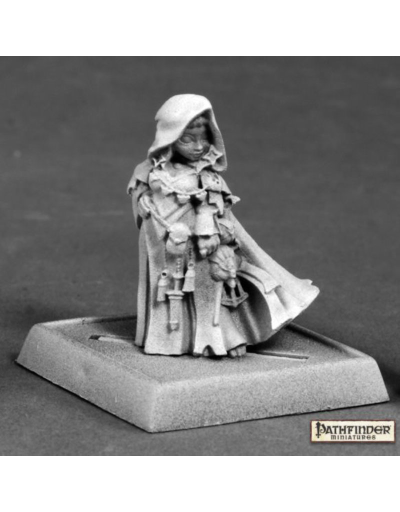 Reaper Miniatures Pathfinder Miniatures: Enora, Iconic Arcanist (Halfling) (metal) (60178)
