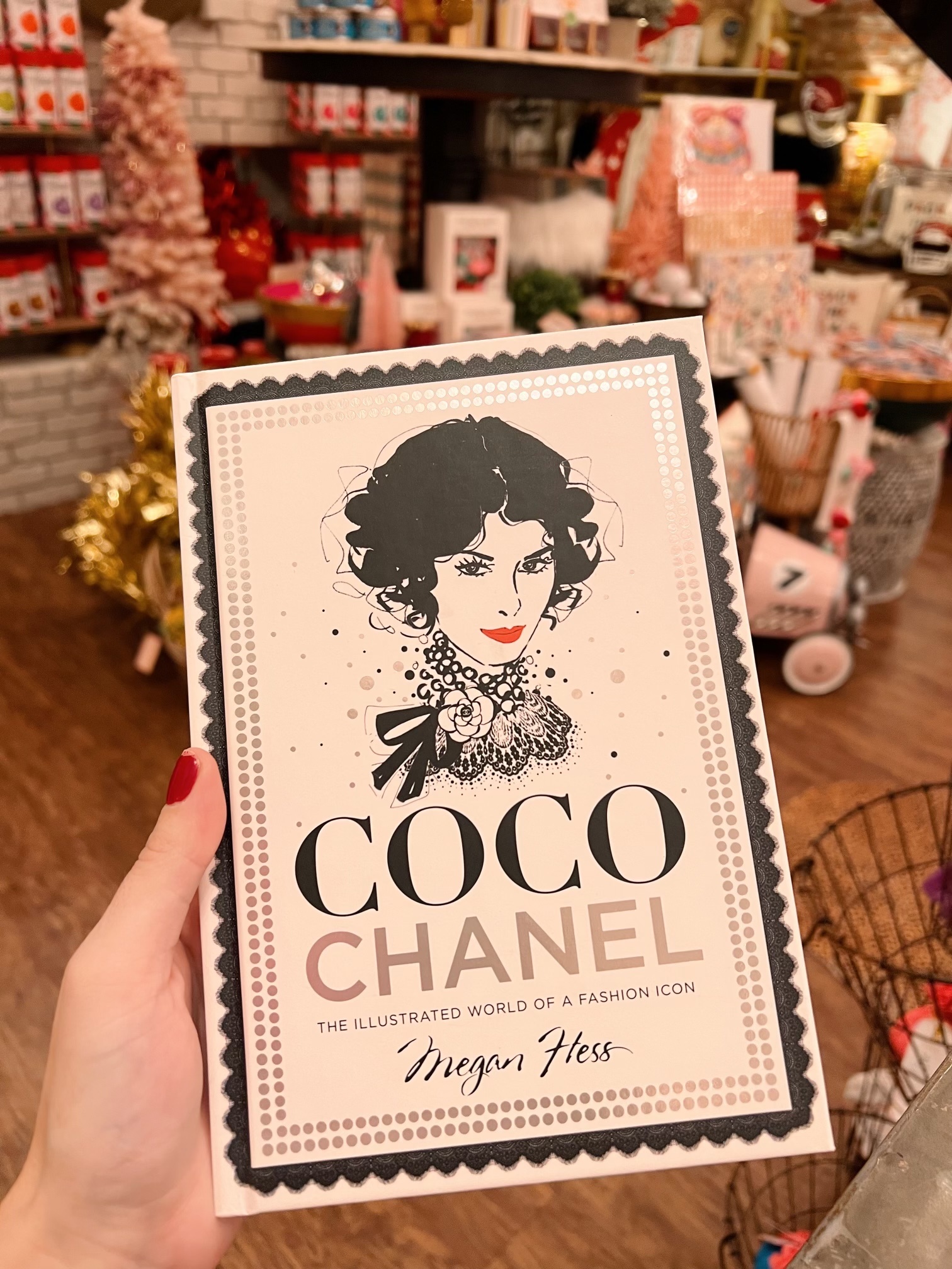 IPG COCO CHANEL - The Illustrated World of a Fashion Icon