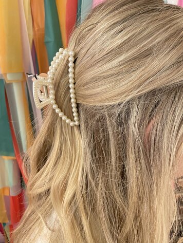 Sassy Cinnamon Pearl Claw Clip