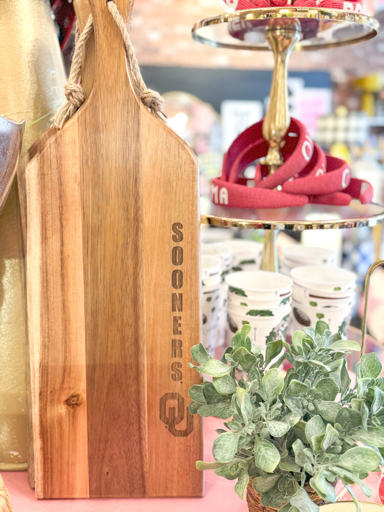 Picnic Time Family Brands Oklahoma Sooners Artisan Acacia Charcuterie Board