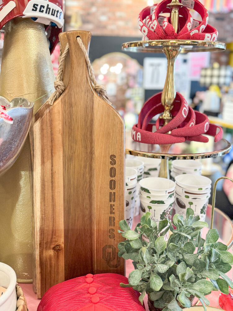 Picnic Time Family Brands Oklahoma Sooners Artisan Acacia Charcuterie Board