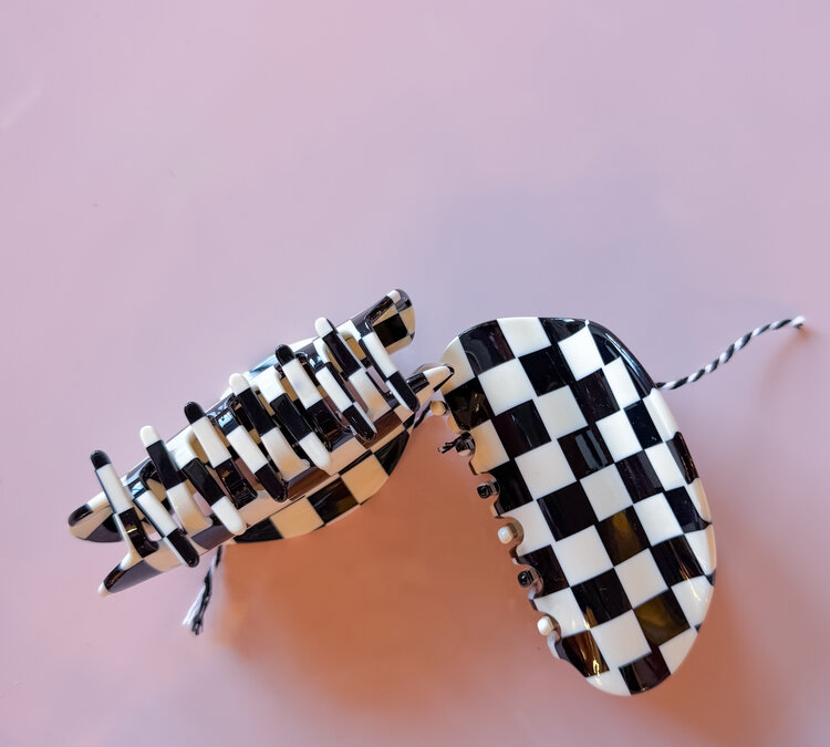 CHUNKS Checker Claw in Black + White