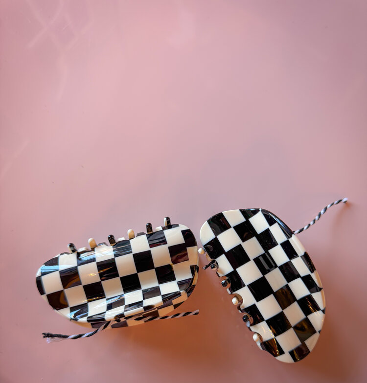 CHUNKS Checker Claw in Black + White