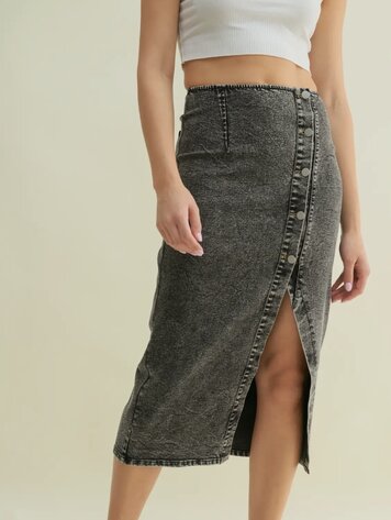 Cloud Ten Washed Black Denim Stretch Midi Skirt
