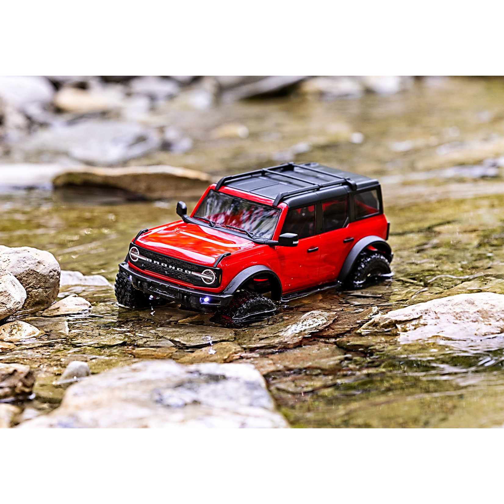 Traxxas TRX-4m Scale and Trail Crawler with Ford Bronco Body: 1/18 Scale 4WD Electric Crawler Truck with750 mAh 2-Cell LiPo Battery and USB-powered charger