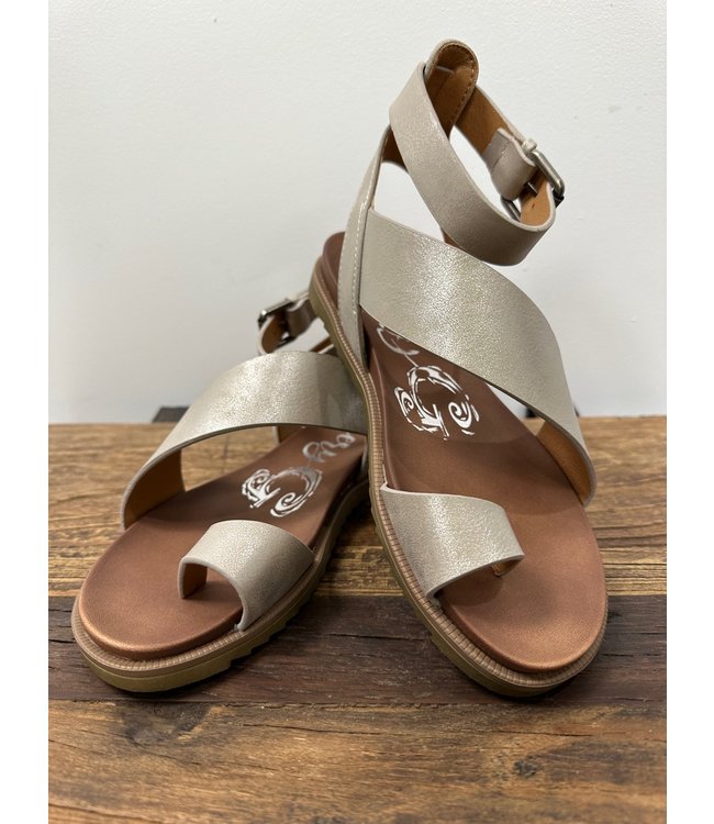 Very G Steffy Metallic Leather Sandal