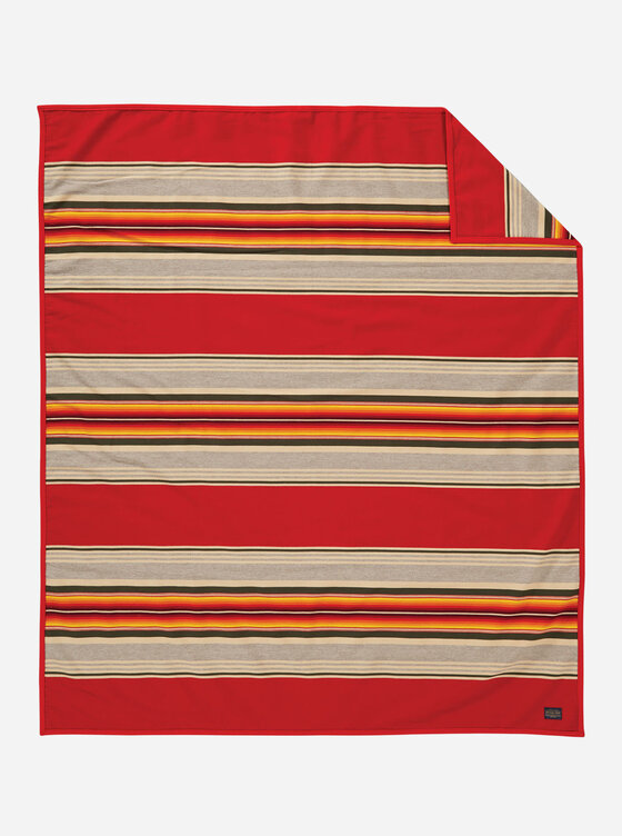 https://cdn.shoplightspeed.com/shops/663786/files/59594411/560x752x1/pendleton-serape-robe.jpg