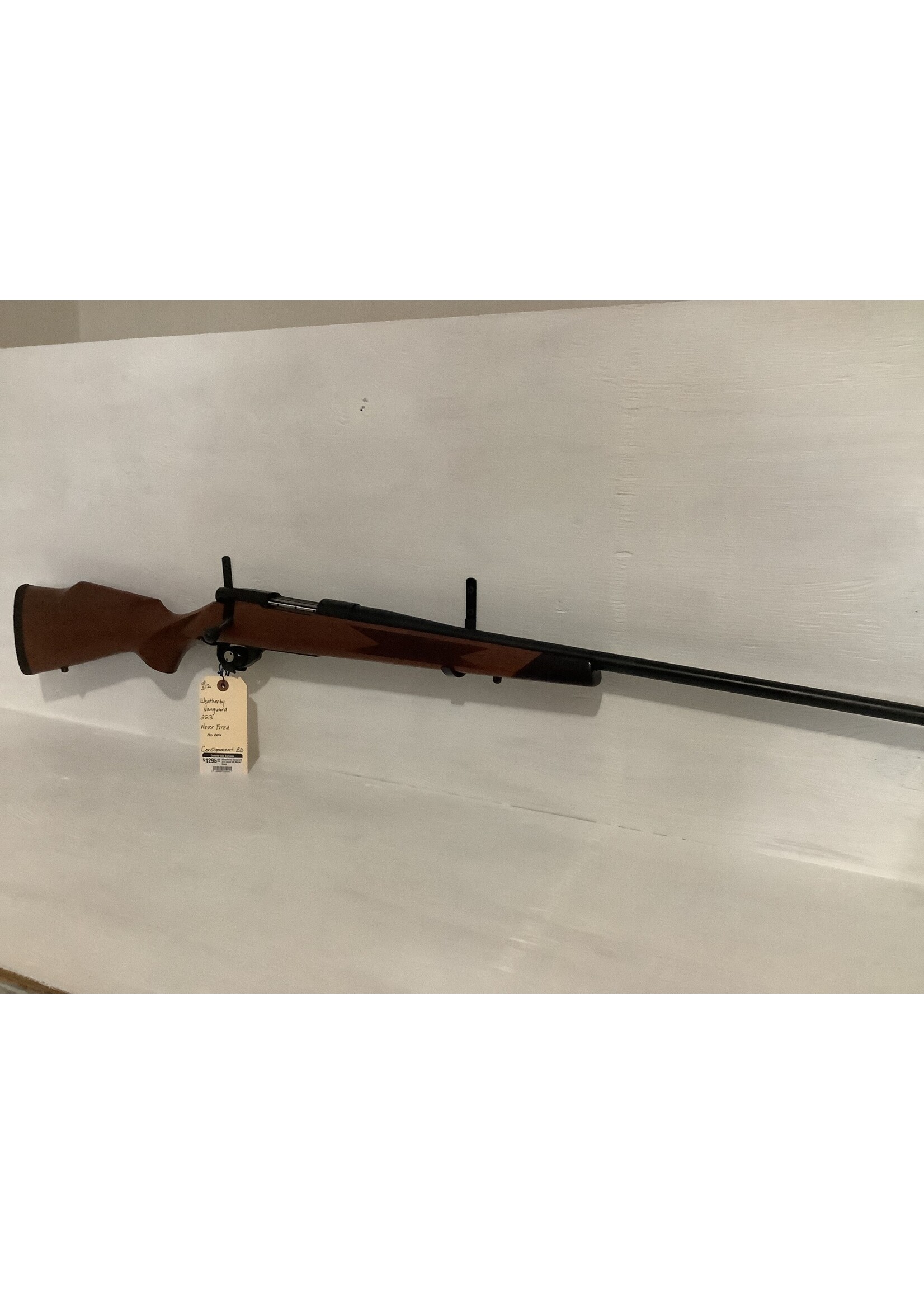 Weatherby Vanguard 223 wood stk Never Fired
