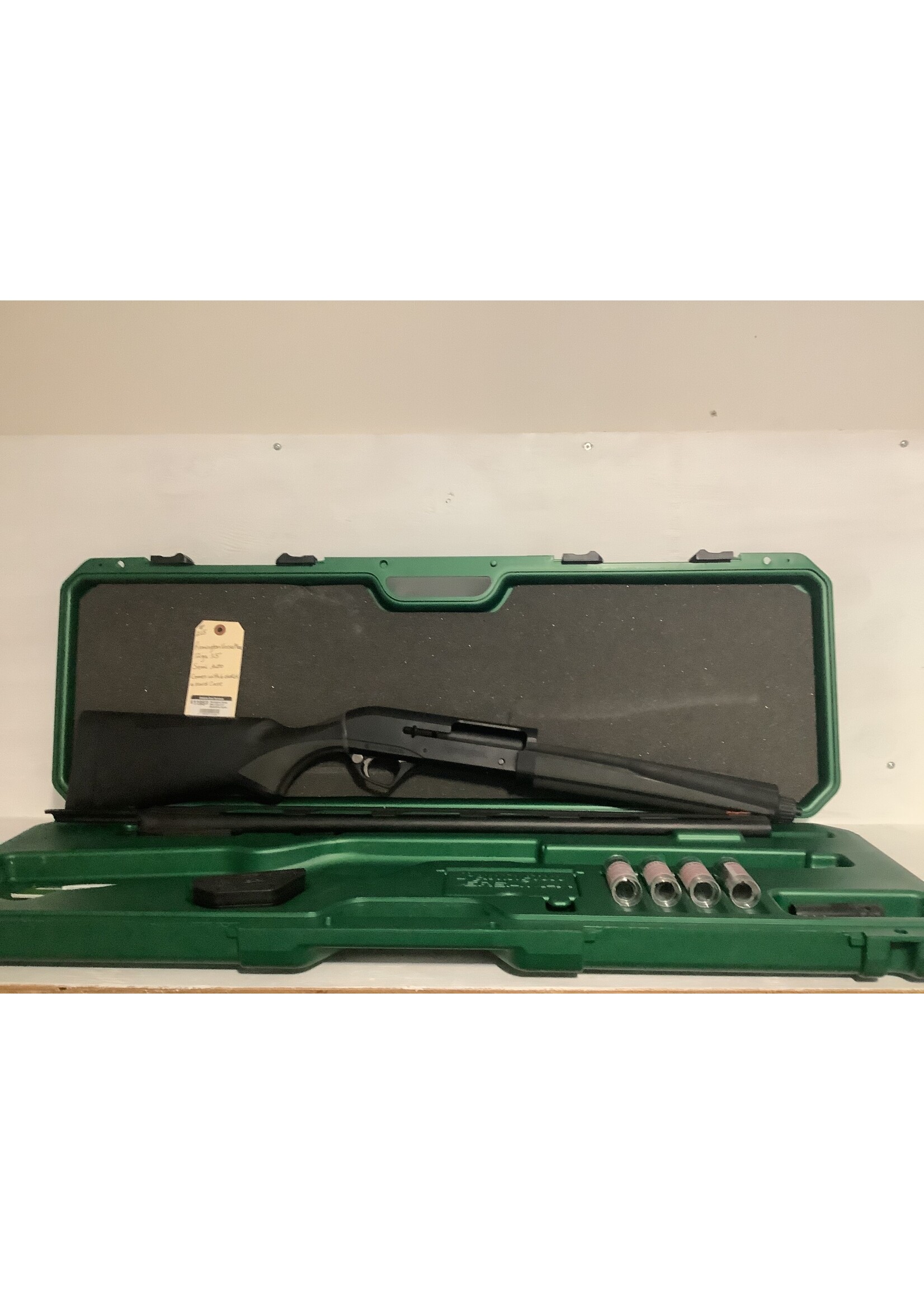 Remington Versa Max 12ga 3.5" Black/Grey Synthetic Stock 28" Barrel 6 Chokes Hard Case