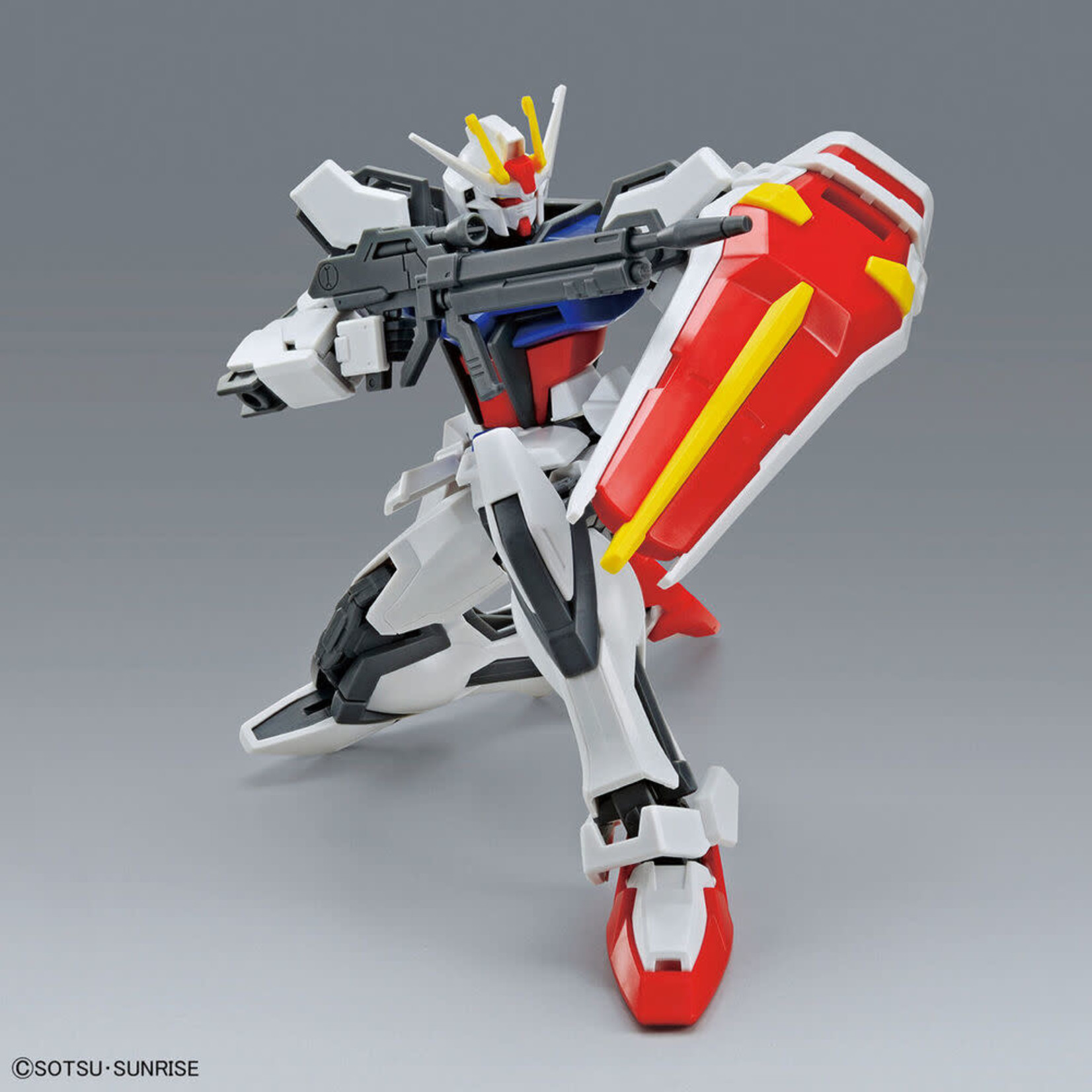 BANDAI EG 1/144 GUNDAM SEED GAT-X105 STRIKE GUNDAM WITH SHIELD AND RIFLE