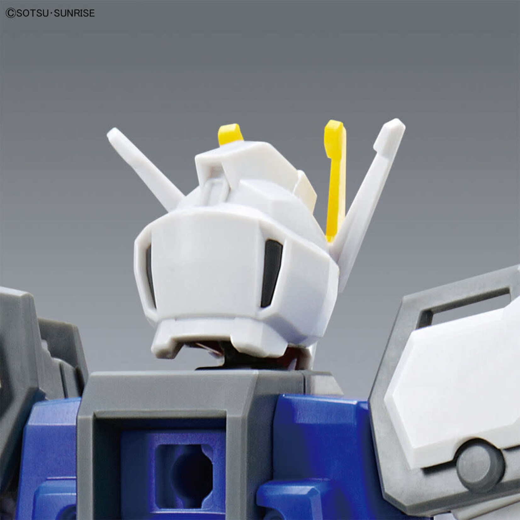 BANDAI EG 1/144 GUNDAM SEED GAT-X105 STRIKE GUNDAM WITH SHIELD AND RIFLE