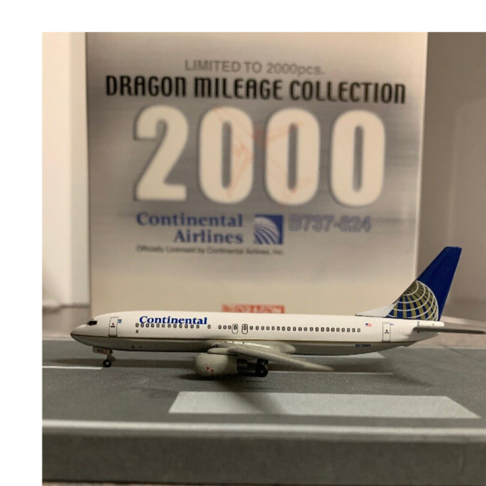 DRAGON WING DRAGON WINGS 1/400 CONTINENTAL AIRLINES B737-824 DRAGON MILEAGE COLLECTION 2000