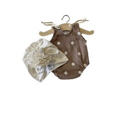 Paola Reina Barboteuse Axel en coton taupe et turban - Fleur/minikane