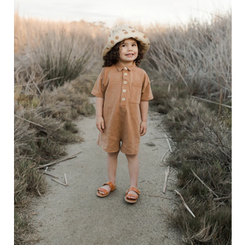 Rylee + Cru Romper avec boutons au col - Camel