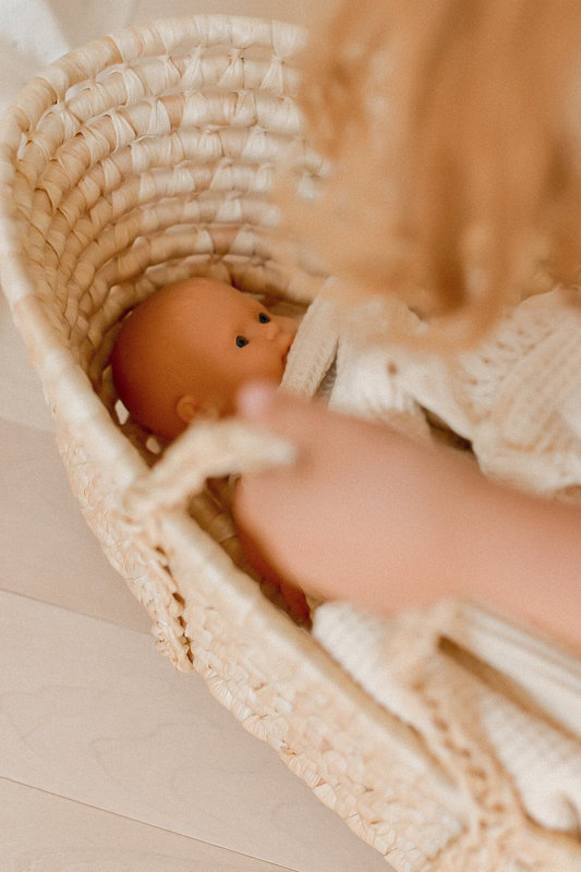 Mustbe Baby Moise pour poupée en osier