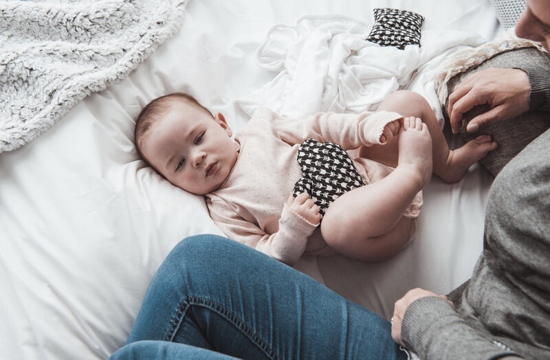 Amma Therapie Coussin réconfort en coeur pour bébé - P’tits coeur noir et blanc