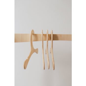 Abricotine Wooden hangers (5-pack)