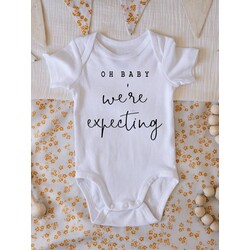 Claire & Bella co. Cache-couche annonce bébé - Oh baby we're expecting (Newborn)