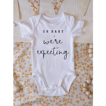 Claire & Bella co. Pregnancy annoucement onesie - Oh baby we're expecting (Newborn)