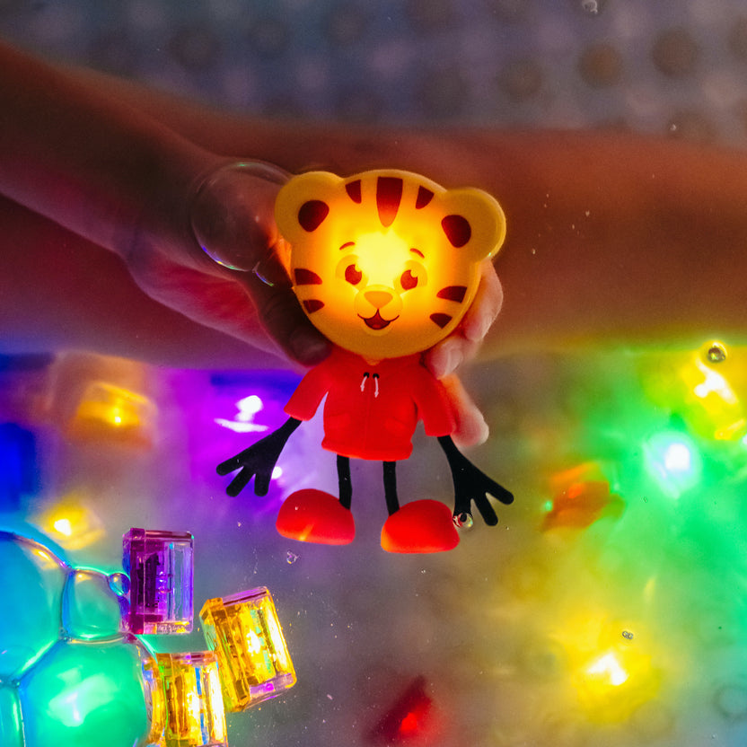 Glo Pals Personnage avec 2 cubes lumineux - Daniel Tiger