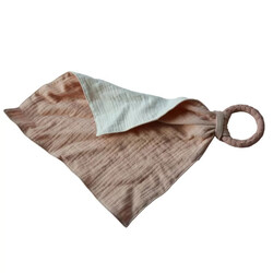 Natruba Doudou en mousseline bio avec anneau de dentition en caoutchouc naturel - Rose