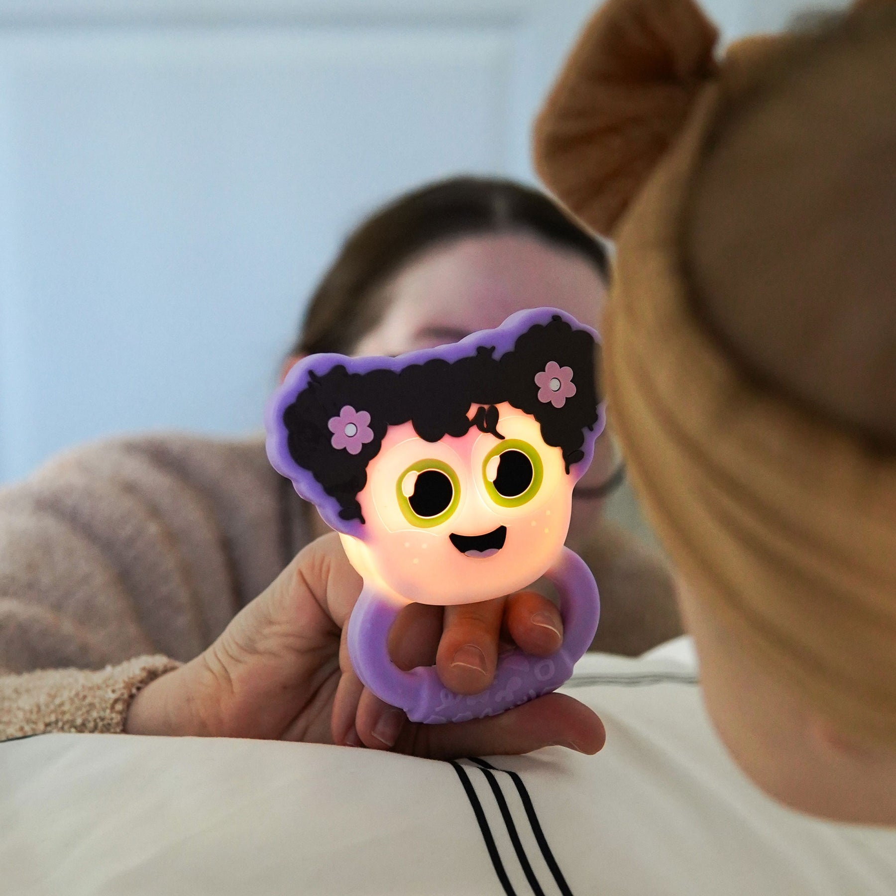 Glo Pals Hochet lumineux - Lumi - mauve