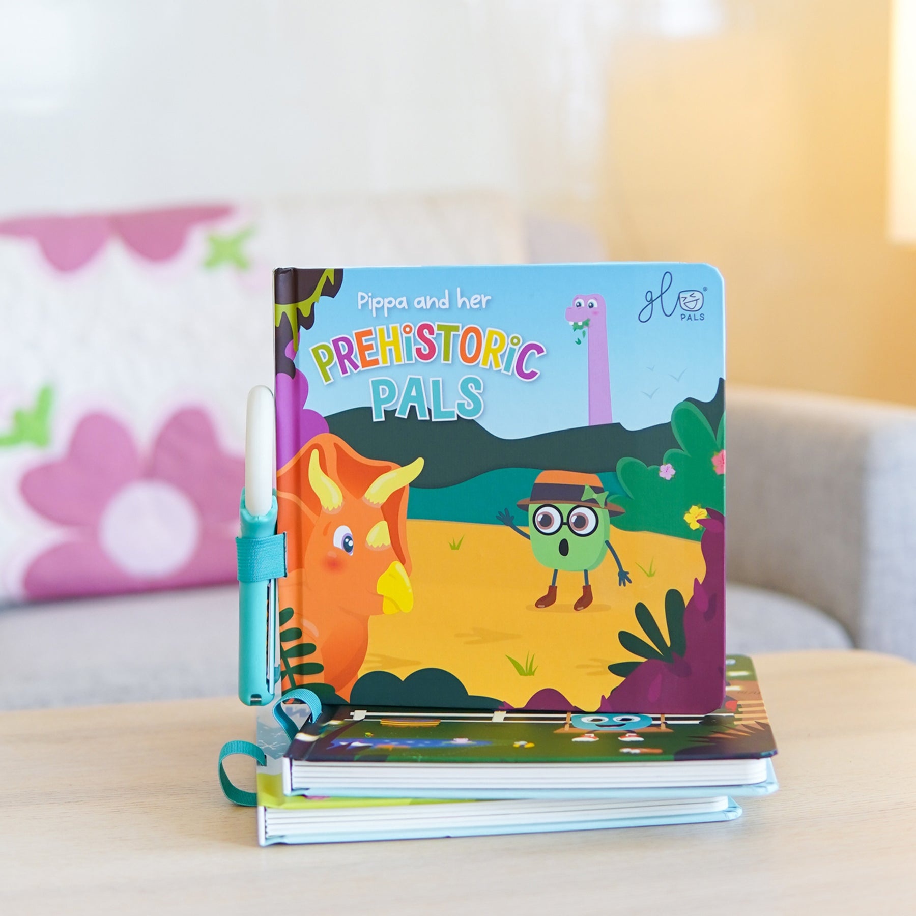 Glo Pals Pippa's prehistoric pals - Light-up library