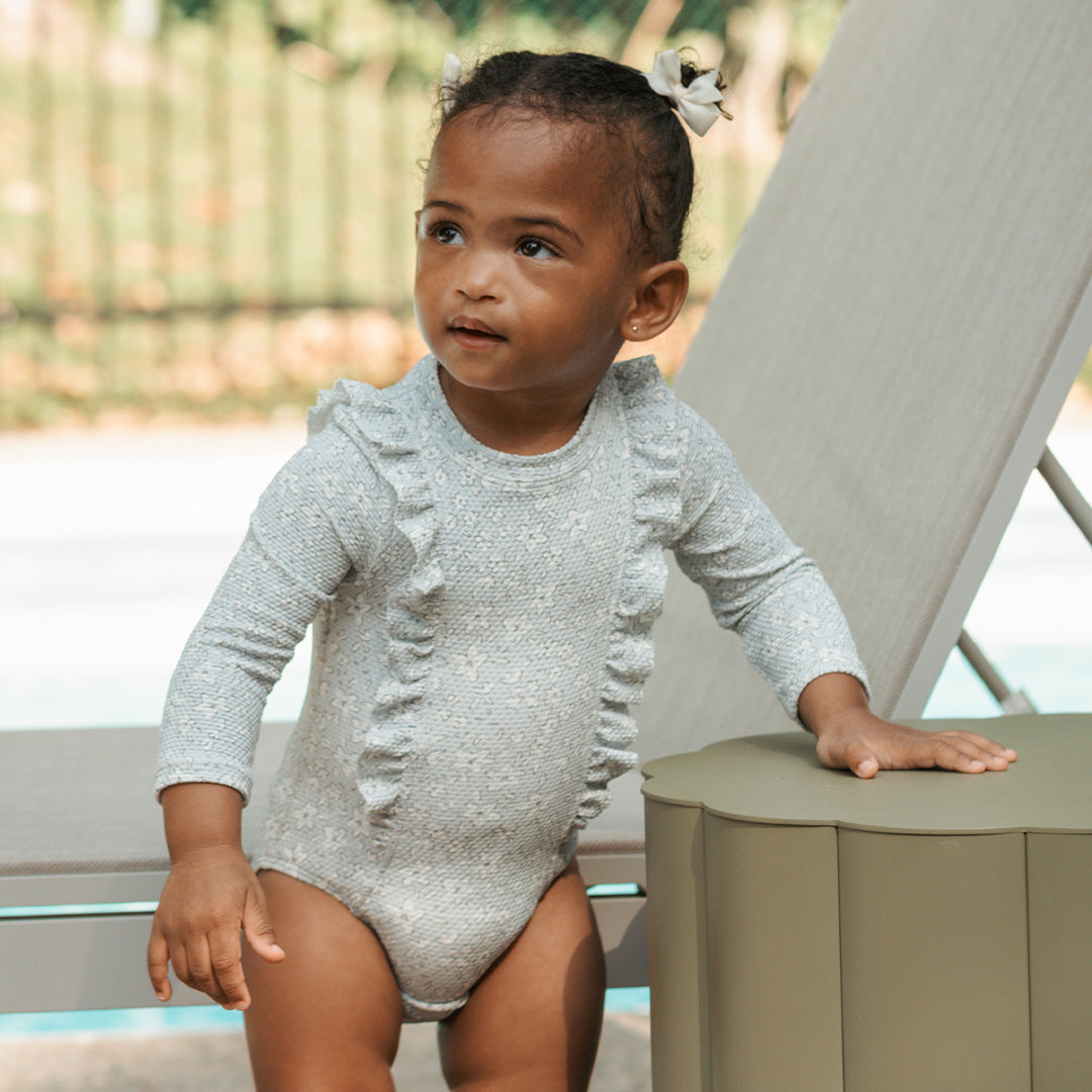 Petit Lem Maillot de bain une-pièce à manches longues bleu poudre à imprimé fleurs rétro