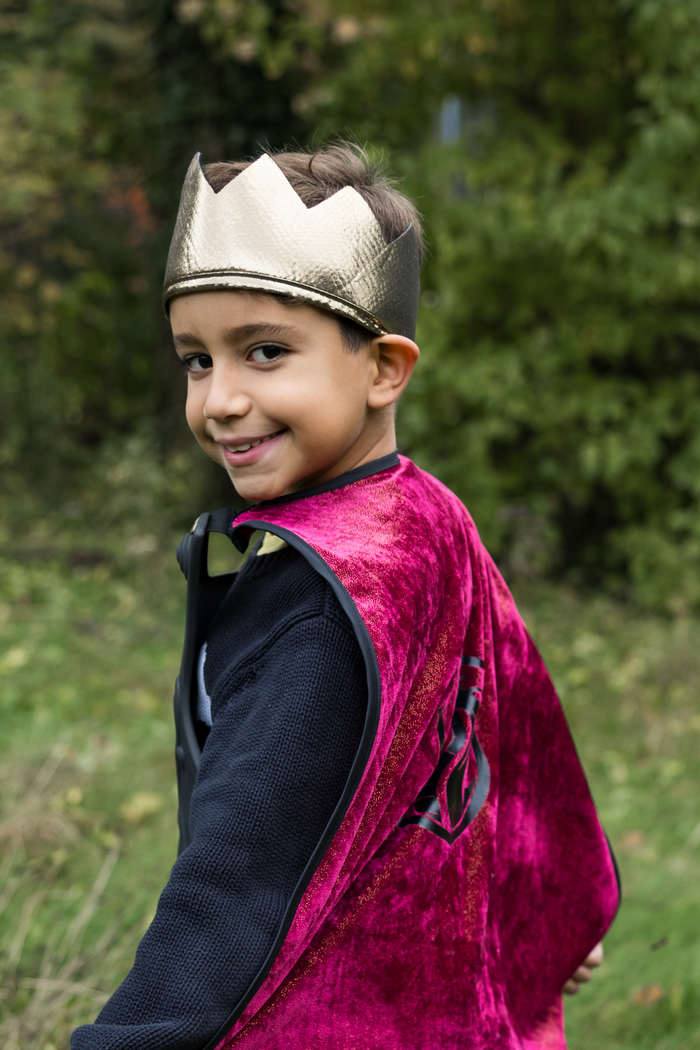The great pretenders Cape de chevalier avec plastron et couronne