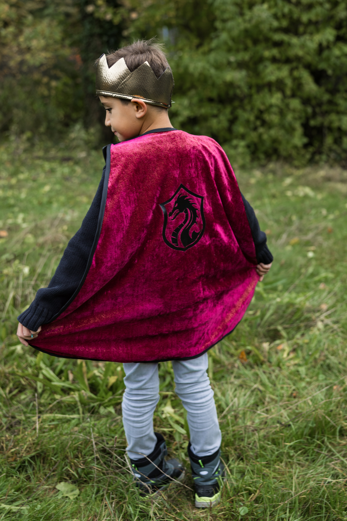The great pretenders Cape de chevalier avec plastron et couronne