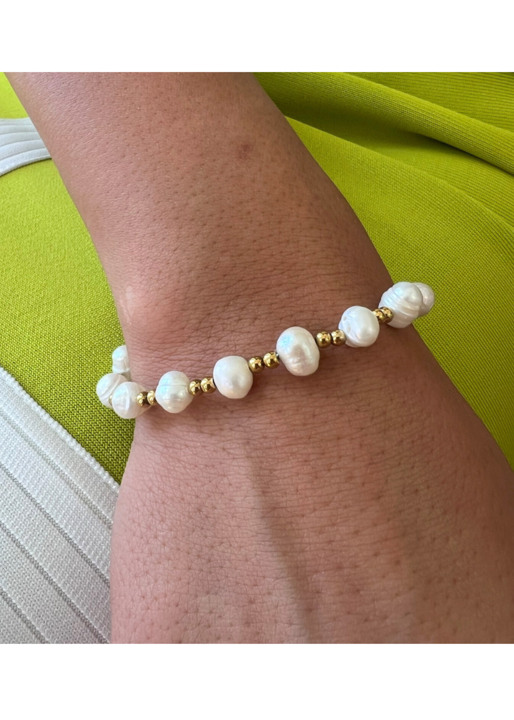 kiss me kate 3MM Gold with Pearls Stretch Bracelet