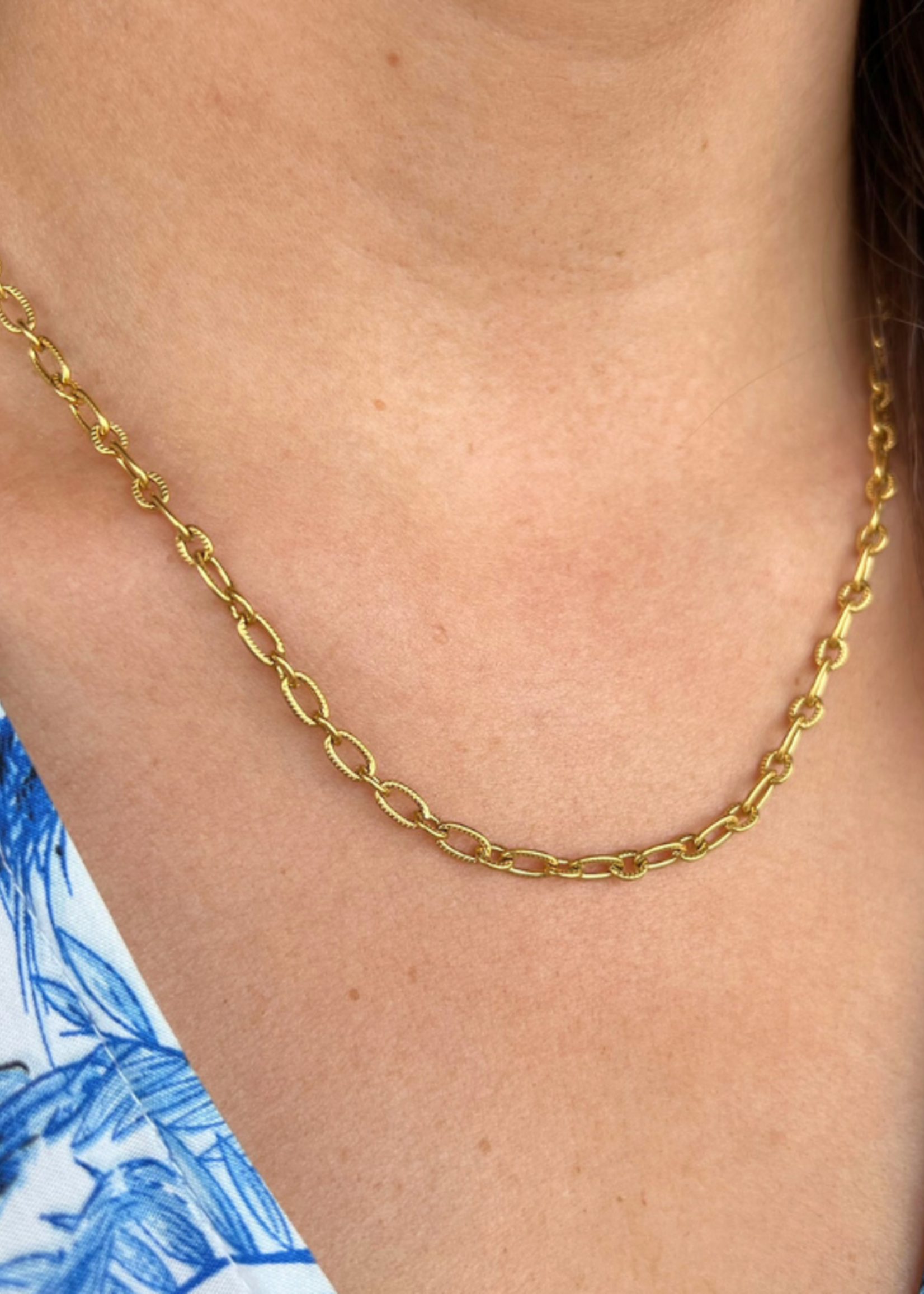 kiss me kate Gold Textured Link Necklace