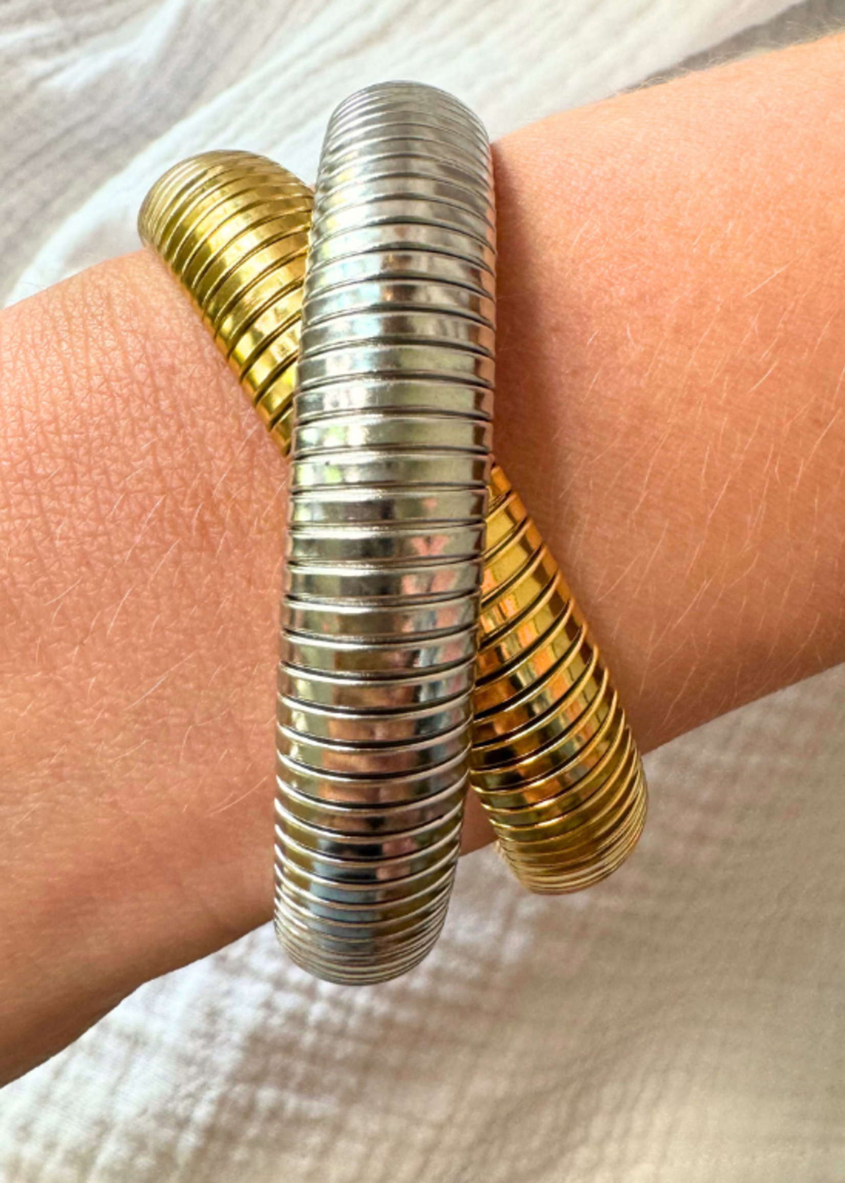 kiss me kate Denise- double two-tone coil bangle