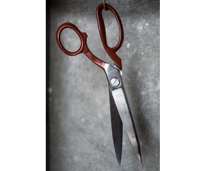 https://cdn.shoplightspeed.com/shops/664325/files/53126793/300x250x2/merchant-mills-red-extra-sharp-10-scissors.jpg