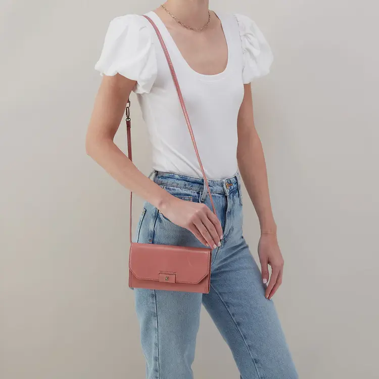 Hobo Bags Romy Wallet Crossbody / Polished Leather / Rose