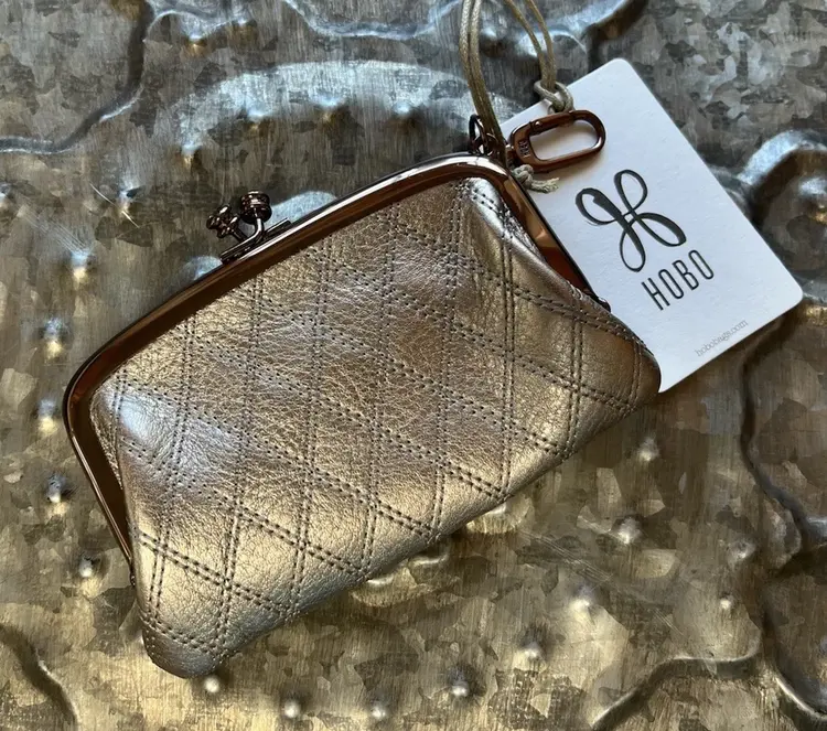 Hobo Bags Cheer Frame Pouch / Metallic Leather / Pink