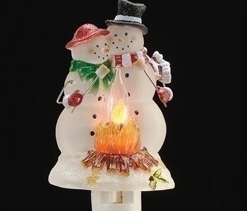 5.5"H SNOWMEN COUPLE NIGHT LIGHT W/HOLLY; FLICKER