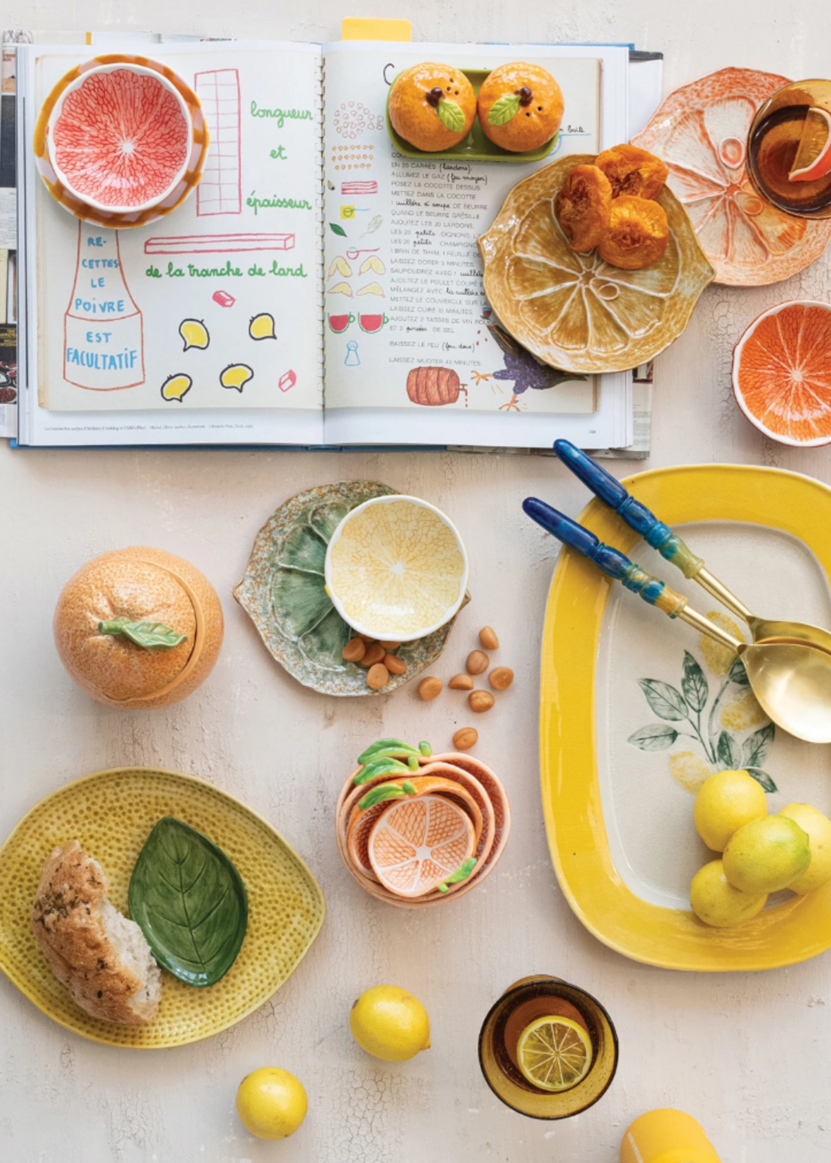 Creative Co-Op Stoneware Plate with Lemons