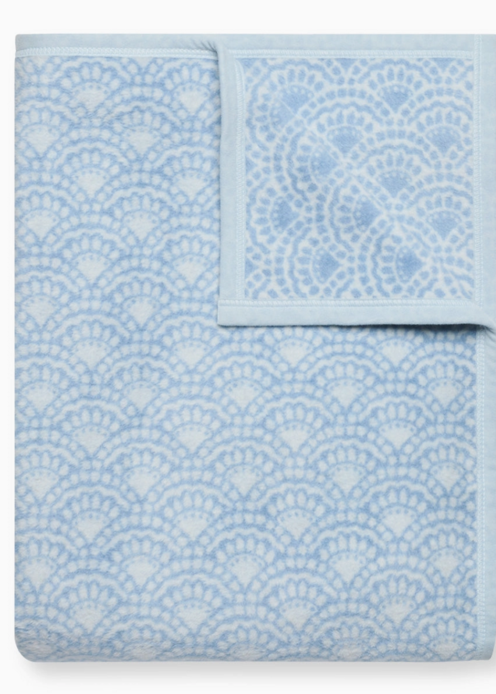 Chappywrap Seaside Scallops Fog Blanket