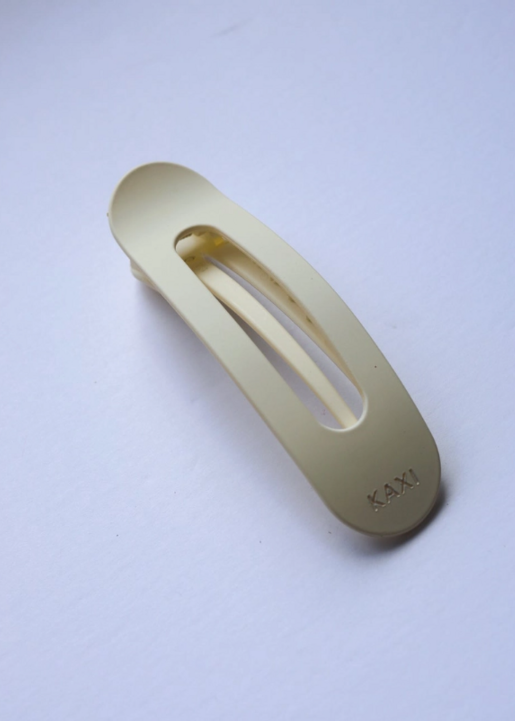 Kaxi Co Oversized Lay Down Claws MATTE CREAM