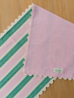 Tarta Gelatina Biscuit Table Runner - Green/Pink