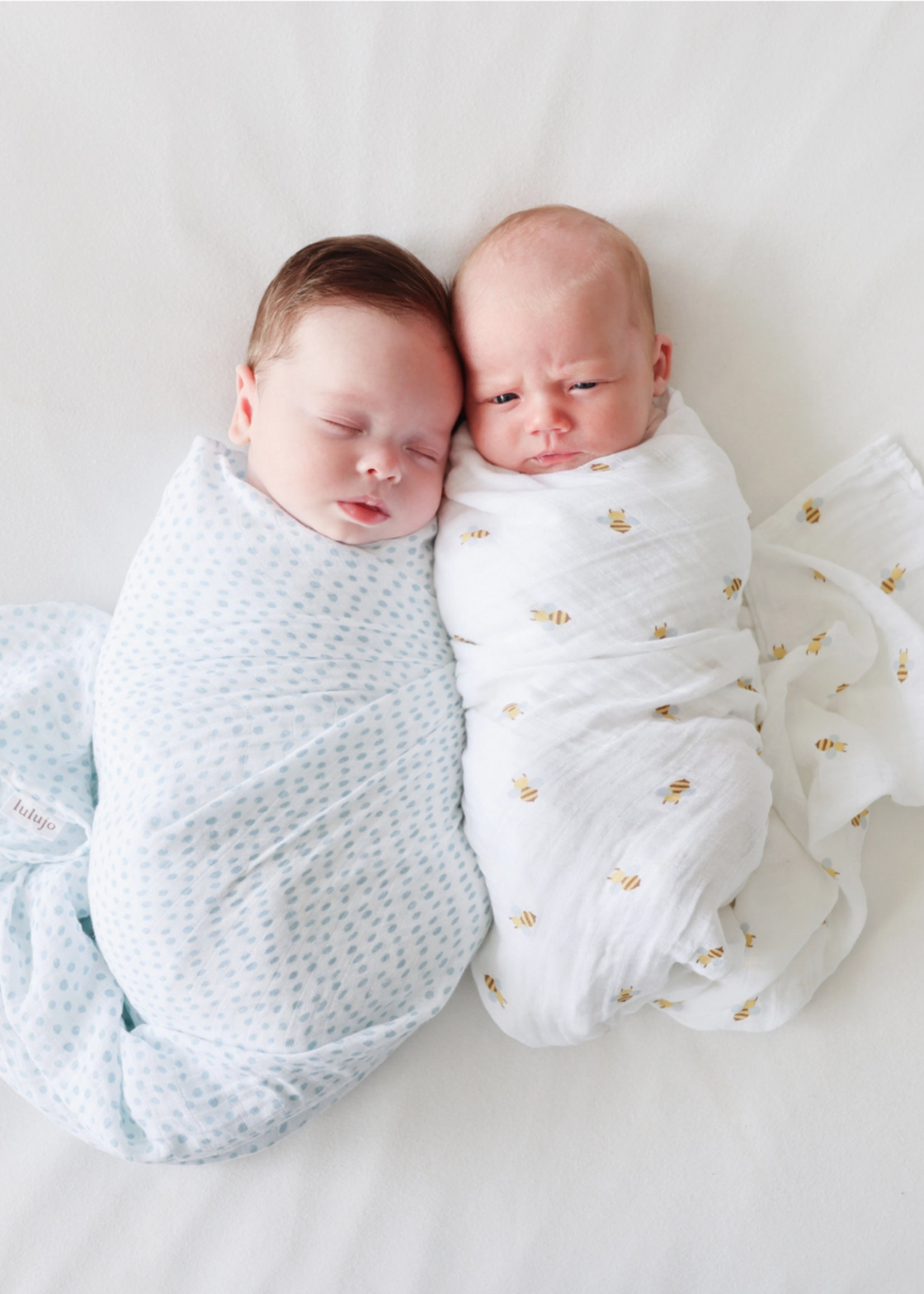 Lulujo 2-Pack Cotton Swaddle Blankets – Bees/Dots
