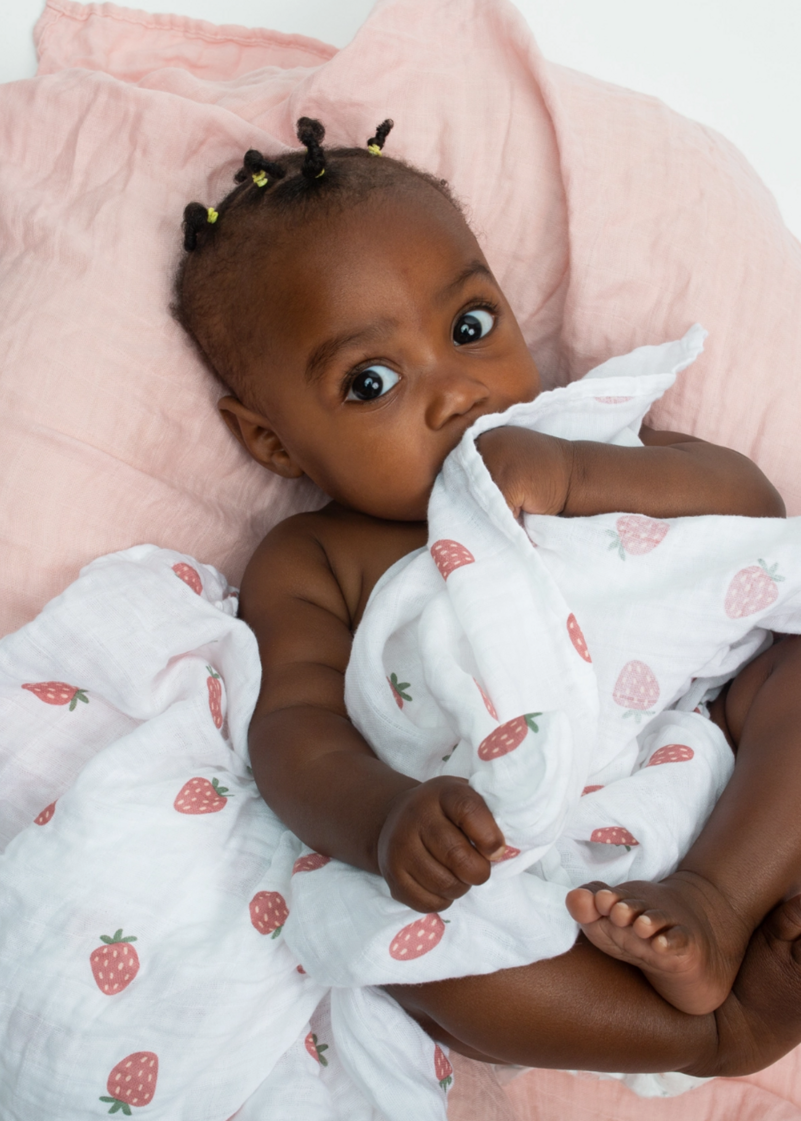 Lulujo 2-Pack Cotton Swaddle Blankets – Strawberry & Ballet Slipper