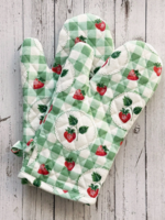 Mahogany Strawberry Gingham Mitt, Set of 2