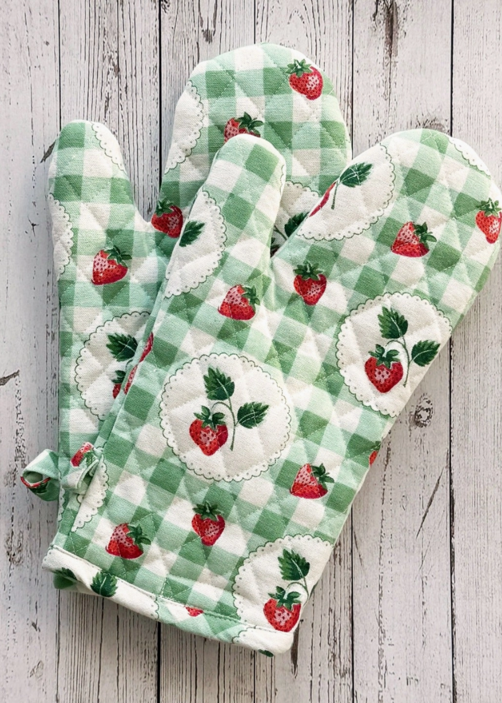 Mahogany Strawberry Gingham Mitt, Set of 2