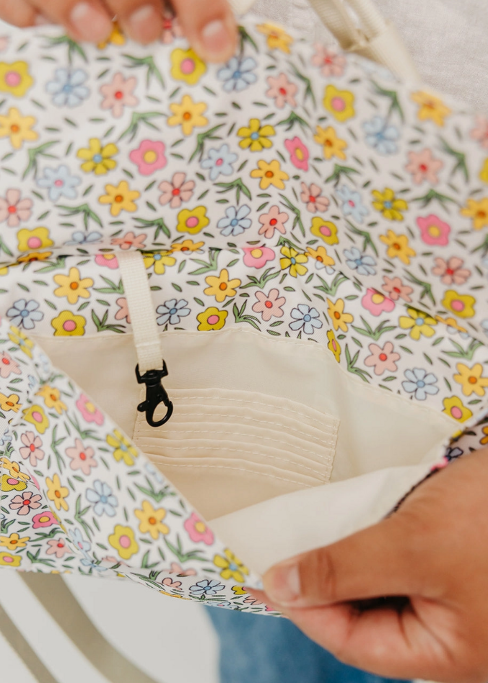 Brixley Petal Pursuit Lunch Box