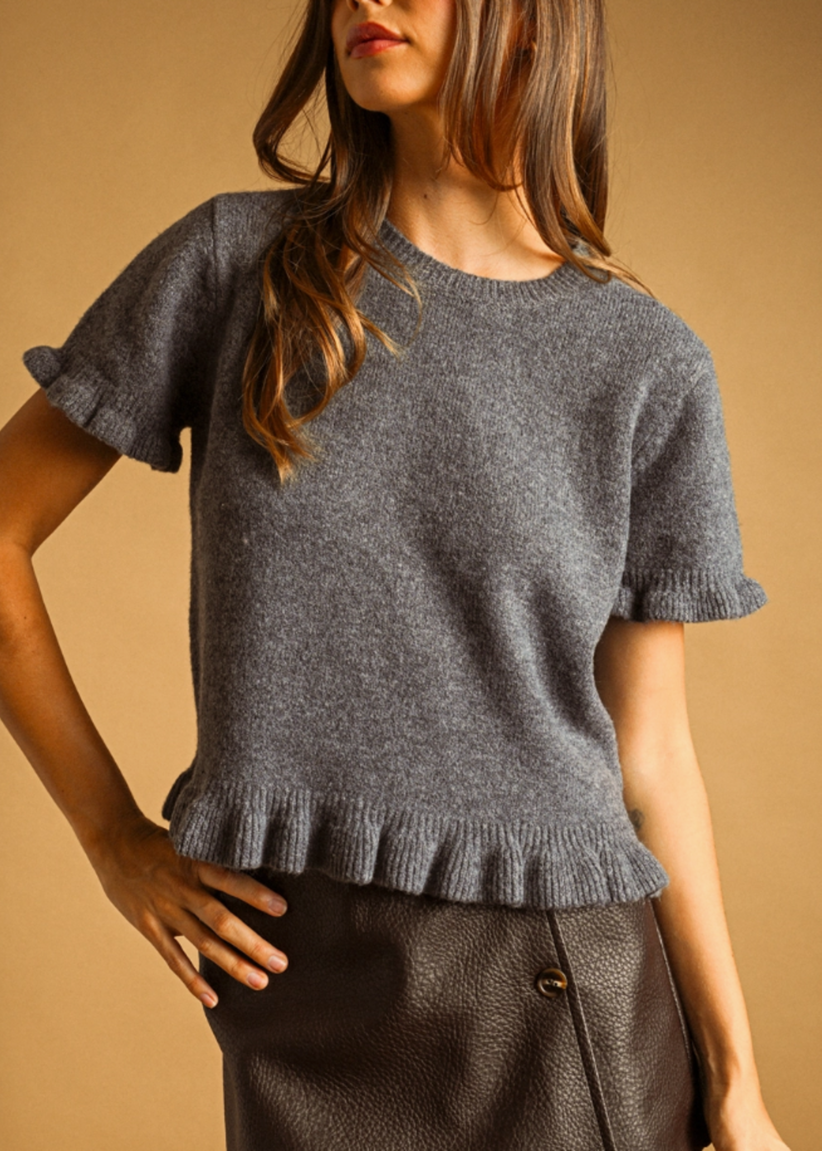 MIOU MUSE Ruffle Hem Short Sleeve Sweater Top