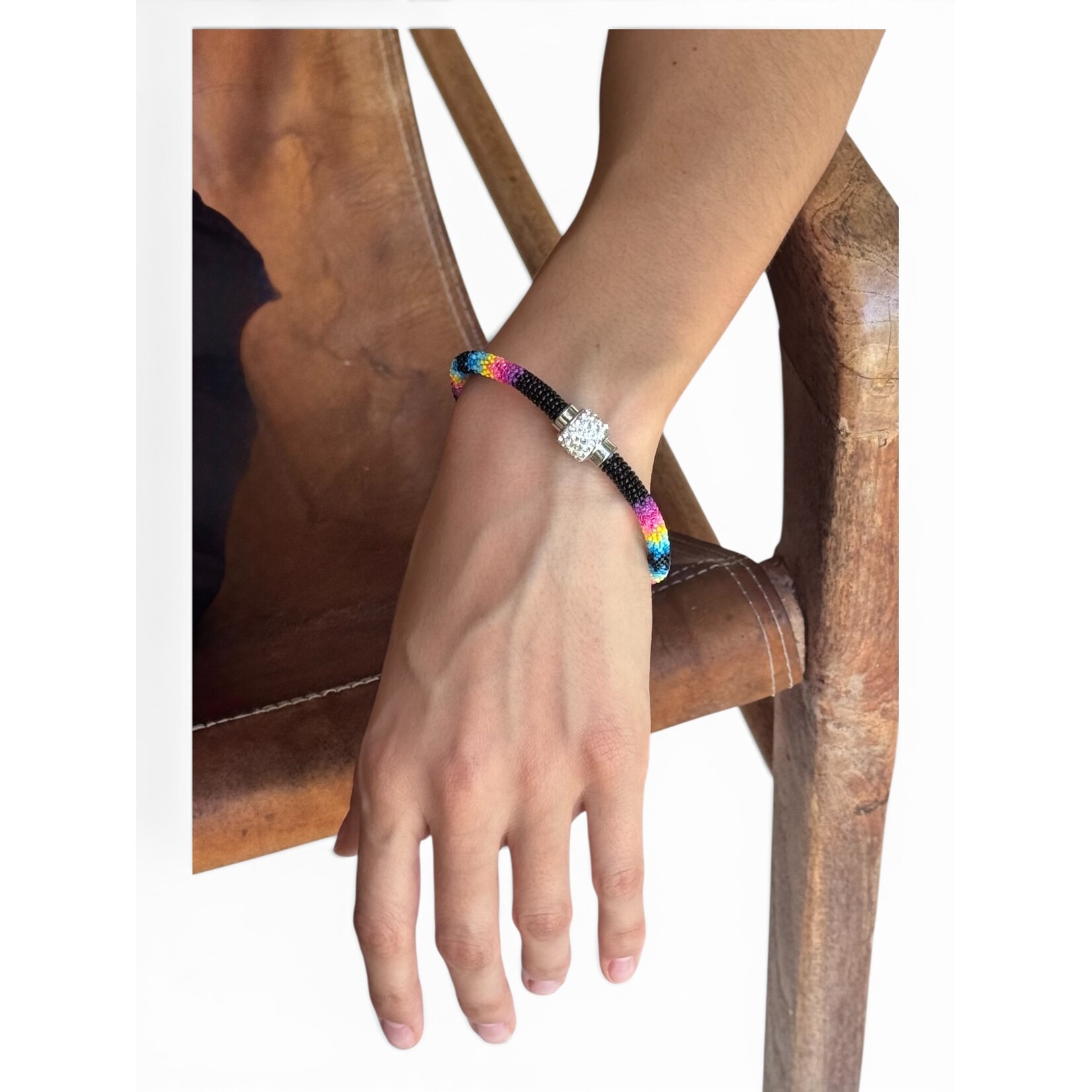 WRAP BRACELET WITH MAGNETIC RHINESTONE CLASP