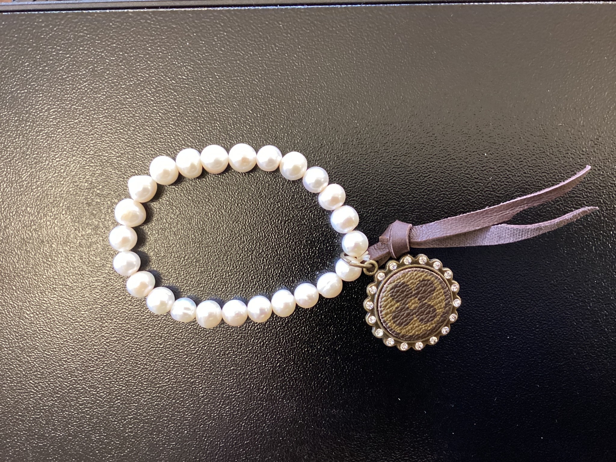 LV Pearl Circle Necklace